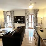 Апартаменти Lucky House *