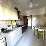 Lucky House Апартаменти *