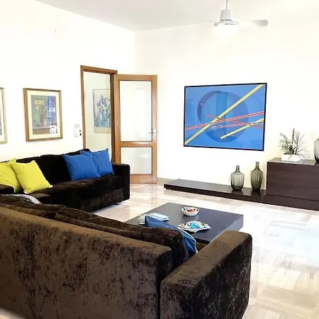 Lucky House בארי